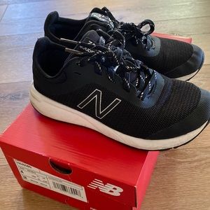 Youth/Kids New Balance Athletic Shoes, Size 4